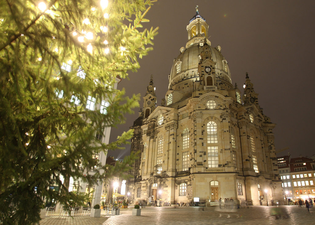 Dresdner Frauenkirche - Weihnachtsmarkt in Dresden