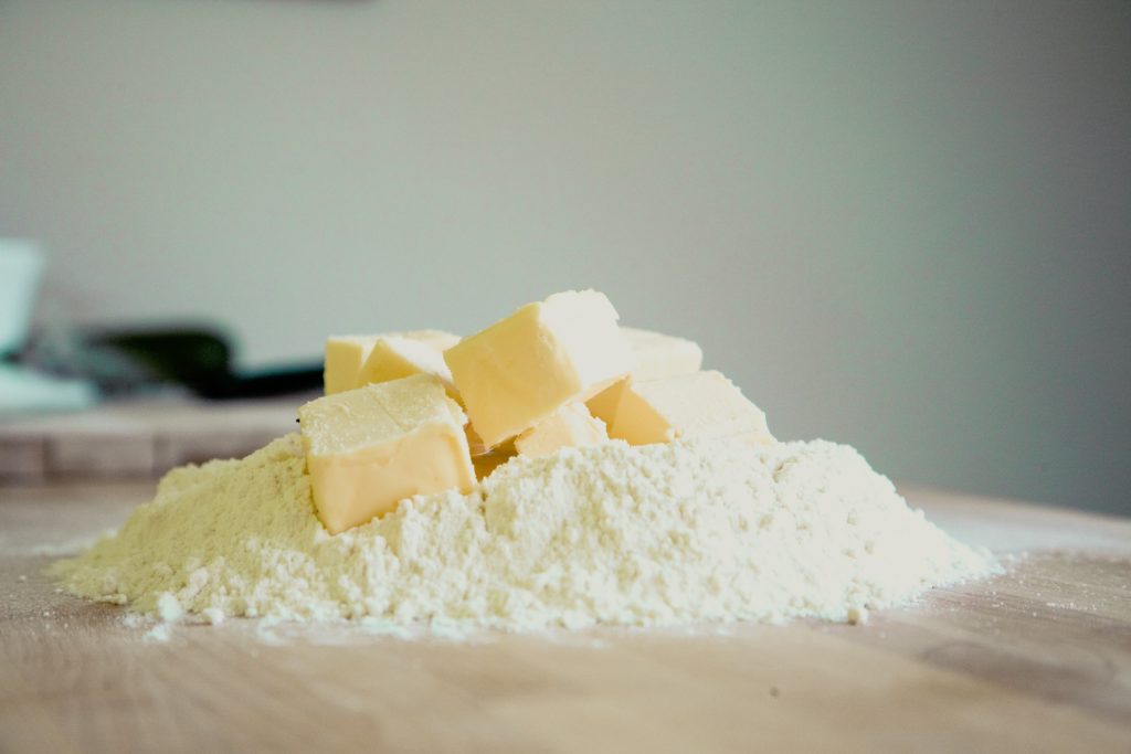 Mehl und Butter für das Backen